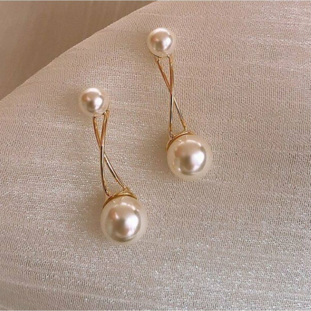 Elegant Gold and Pearl Drop Earrings